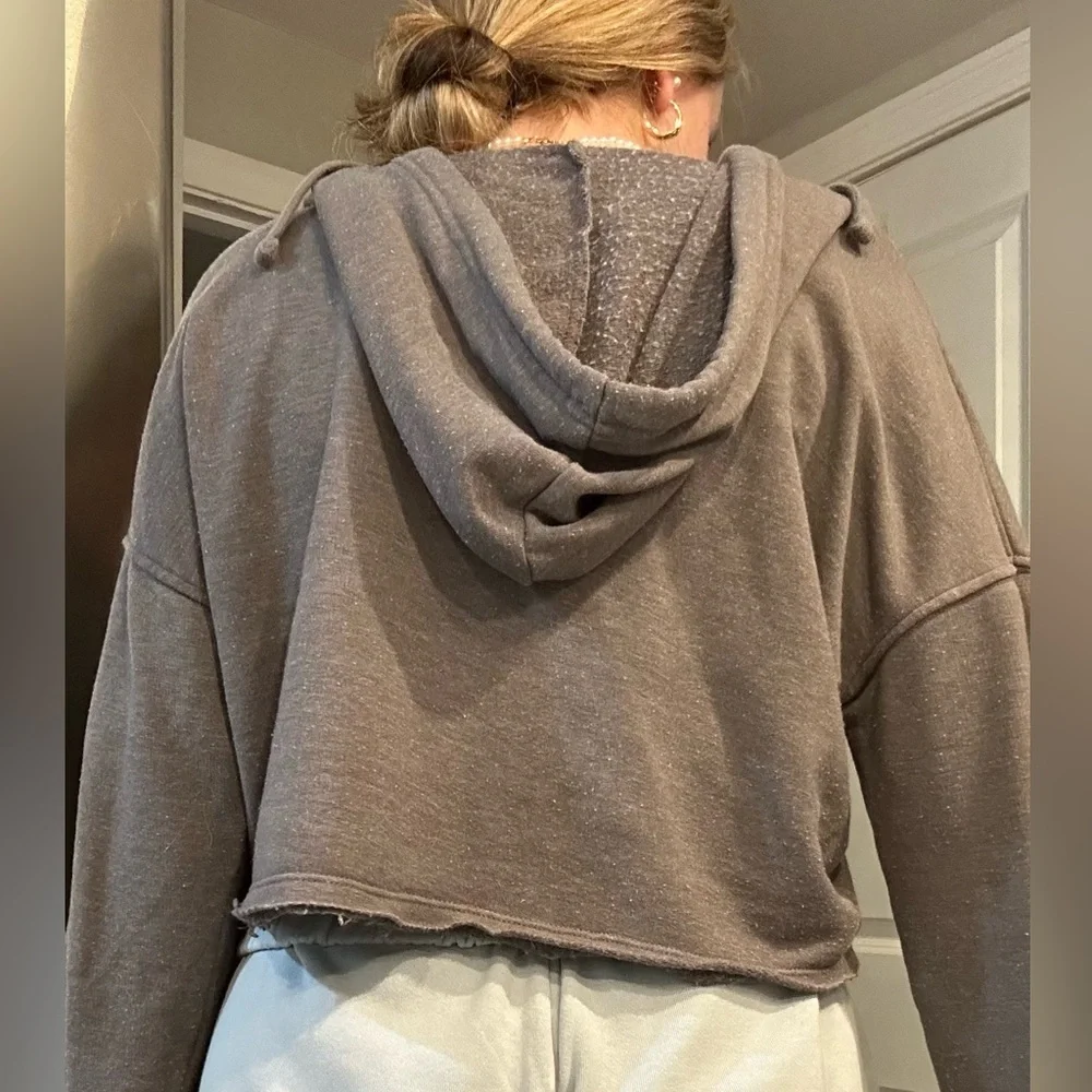 Gray cropped hoodie from lounge life (I think) size xs barely worn - Picture 5 of 5